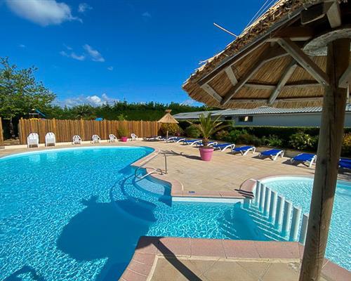 Camping for couples near the GR34 with swimming pool in Morbihan
