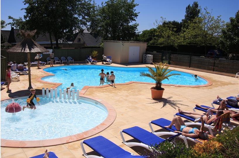 The heated outdoor pool in South Brittany 