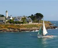 Navigate at the pace of the waves in the Gulf of Morbihan