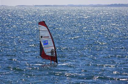 Enjoy sailing sports near the Les Genêts campsite on the Rhuys peninsula