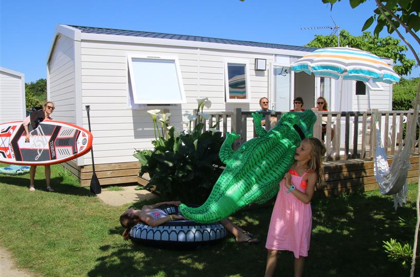 Your fully equiped mobile home Familial with television in Genets campsite in Sarzeau