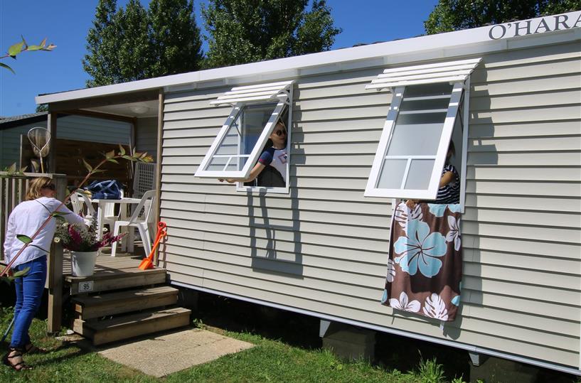 Mobile home Corsaire 2 bedrooms in a family campsite Les Genêts in Morbihan