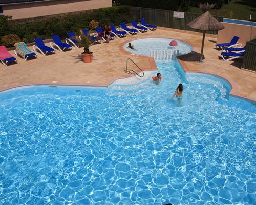 Heated swimming pool for a family stay at Les Genêts 56 campsite