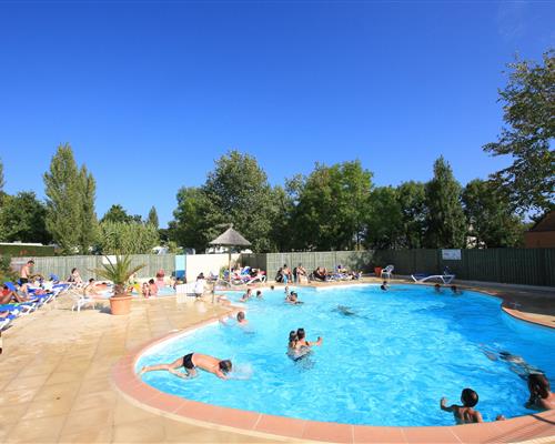 Outdoor heated swimming pool in Sarzeau in South Bretagne